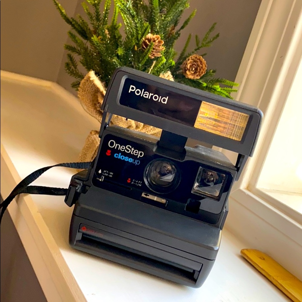 Vintage Polaroid camera 🎥